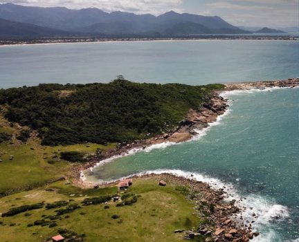 Costa da Praia da Pinheira vista de cima